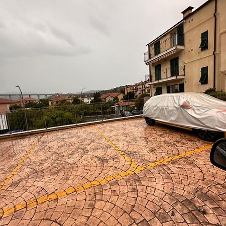 Fronte Mare-Piscina- Pista Ciclabile Apartment Imperia Bagian luar foto