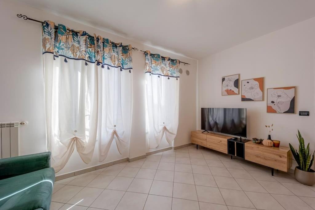 Fronte Mare-Piscina- Pista Ciclabile Apartment Imperia Bagian luar foto