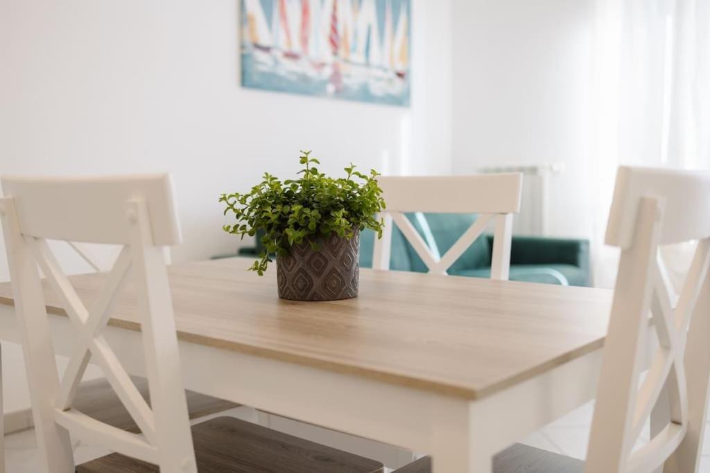 Fronte Mare-Piscina- Pista Ciclabile Apartment Imperia Bagian luar foto
