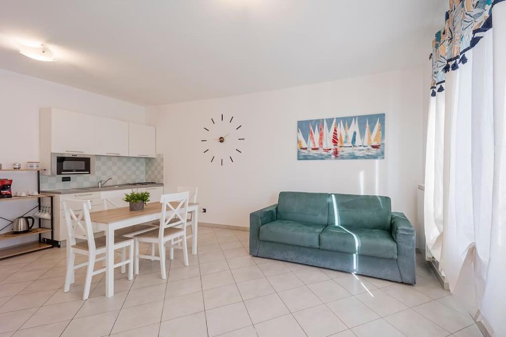 Fronte Mare-Piscina- Pista Ciclabile Apartment Imperia Bagian luar foto