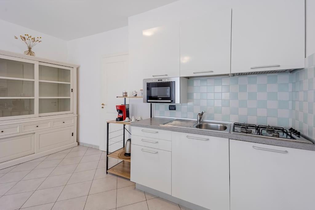 Fronte Mare-Piscina- Pista Ciclabile Apartment Imperia Bagian luar foto