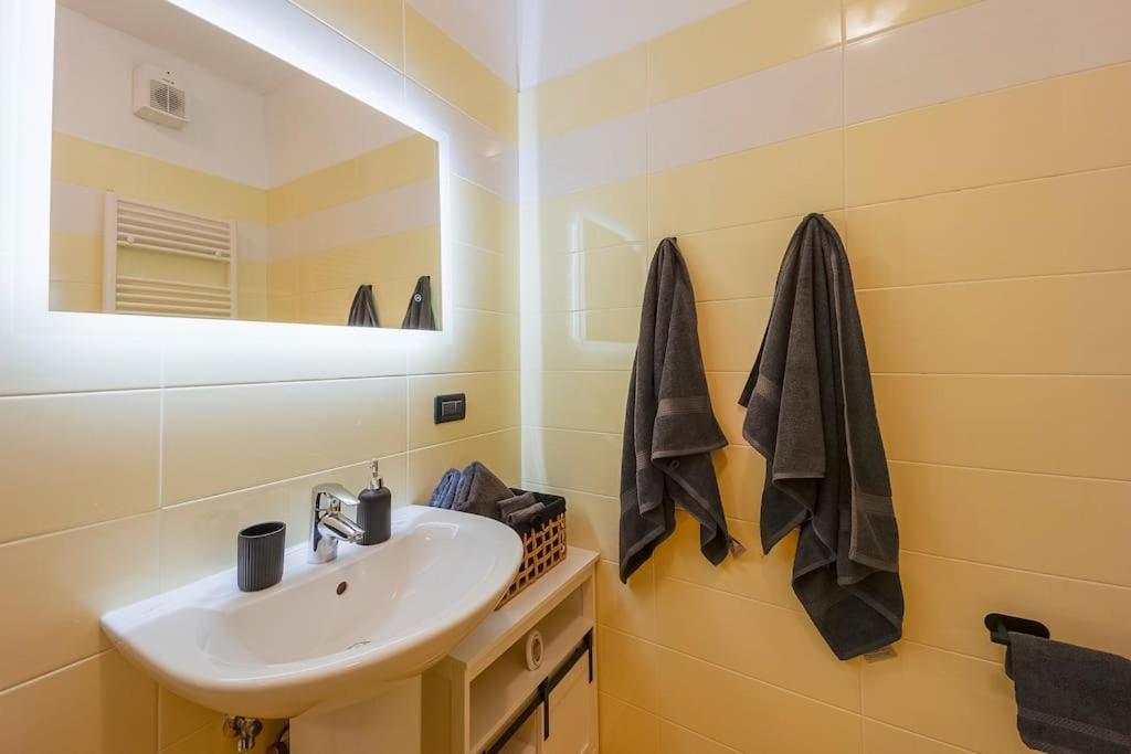 Fronte Mare-Piscina- Pista Ciclabile Apartment Imperia Bagian luar foto